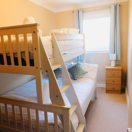 Beautiful 3 Bedroom Apt, Mins From Glasgow Airport, M8 & Sec Πέισλι Εξωτερικό φωτογραφία