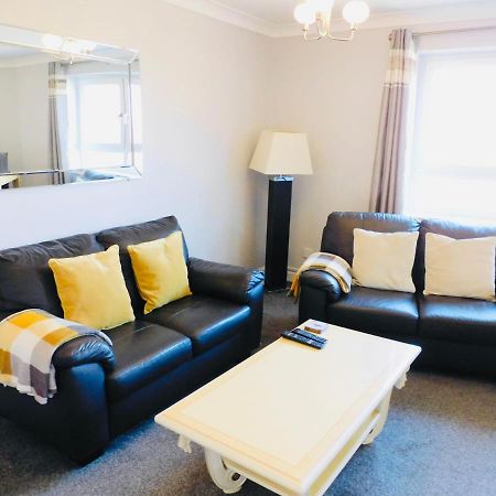 Beautiful 3 Bedroom Apt, Mins From Glasgow Airport, M8 & Sec Πέισλι Εξωτερικό φωτογραφία