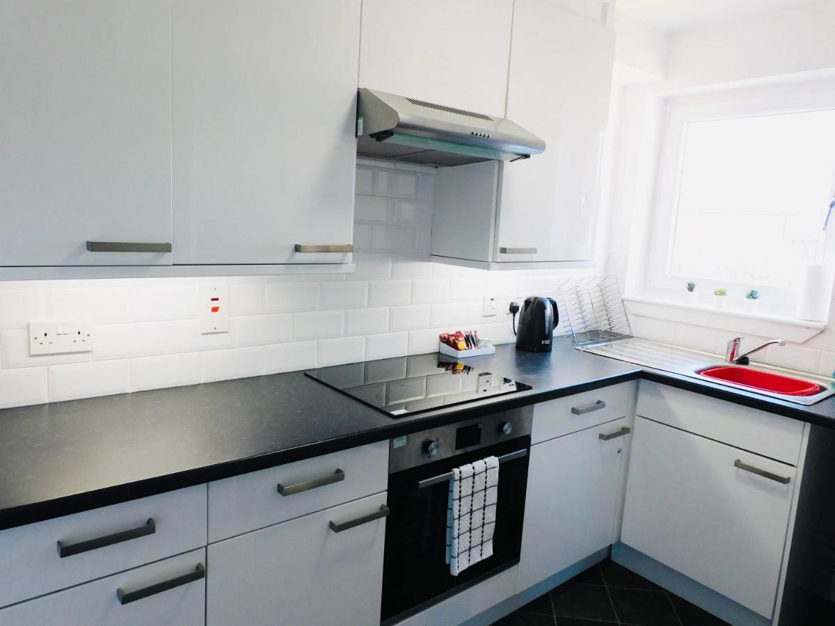 Beautiful 3 Bedroom Apt, Mins From Glasgow Airport, M8 & Sec Πέισλι Εξωτερικό φωτογραφία