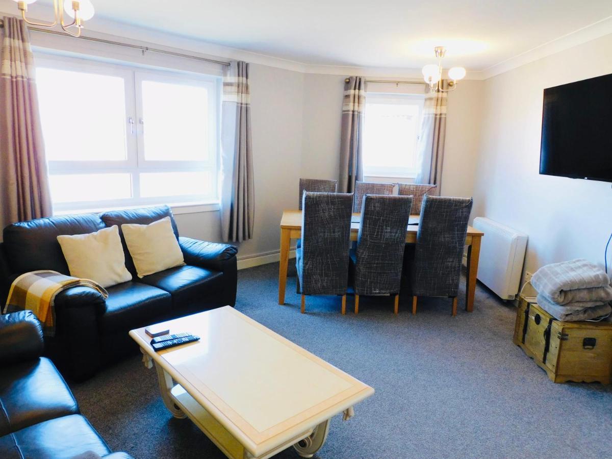 Beautiful 3 Bedroom Apt, Mins From Glasgow Airport, M8 & Sec Πέισλι Εξωτερικό φωτογραφία