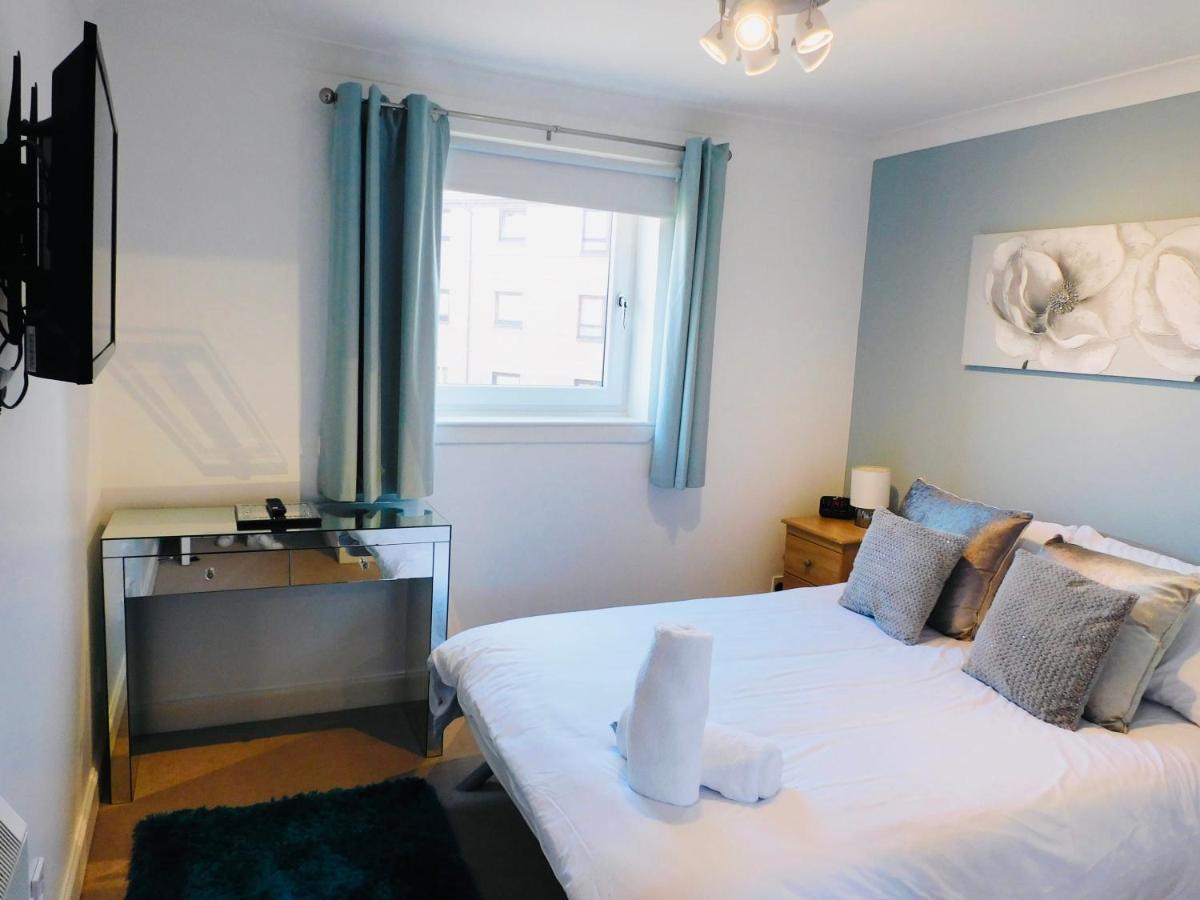 Beautiful 3 Bedroom Apt, Mins From Glasgow Airport, M8 & Sec Πέισλι Εξωτερικό φωτογραφία