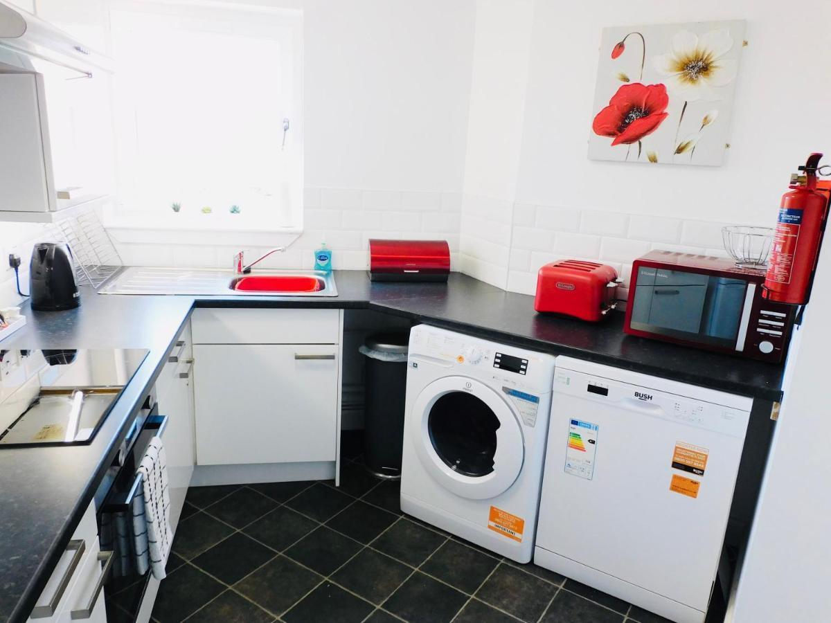 Beautiful 3 Bedroom Apt, Mins From Glasgow Airport, M8 & Sec Πέισλι Εξωτερικό φωτογραφία