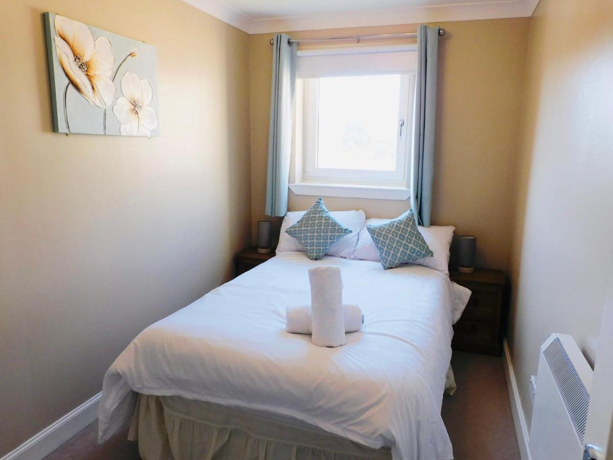 Beautiful 3 Bedroom Apt, Mins From Glasgow Airport, M8 & Sec Πέισλι Εξωτερικό φωτογραφία