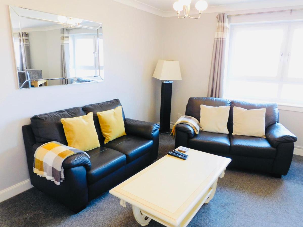 Beautiful 3 Bedroom Apt, Mins From Glasgow Airport, M8 & Sec Πέισλι Εξωτερικό φωτογραφία